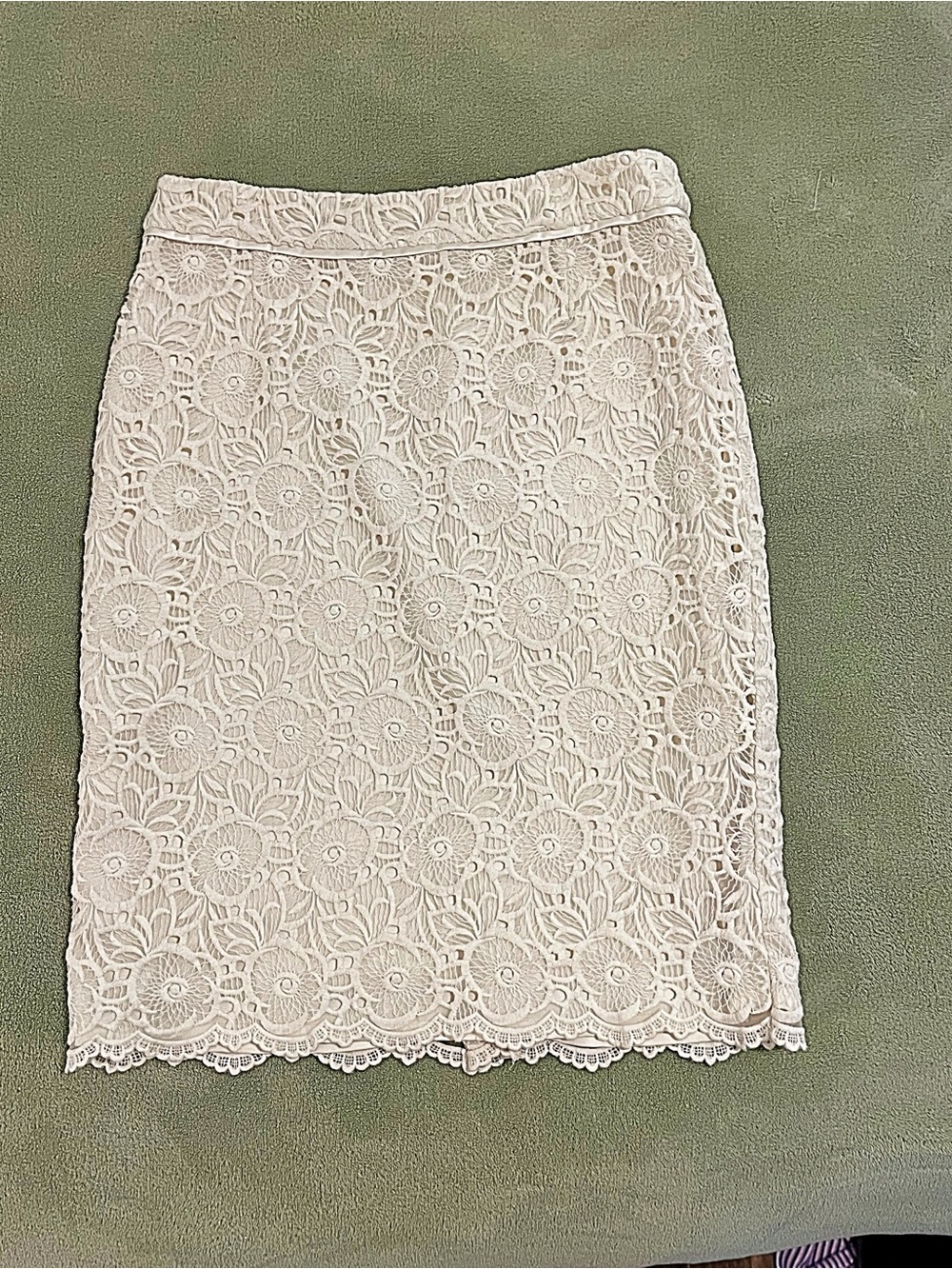 ANTONIO MELANI Ivory Lace Pencil Skirt Size 4 Feminine Lined Work Bridal